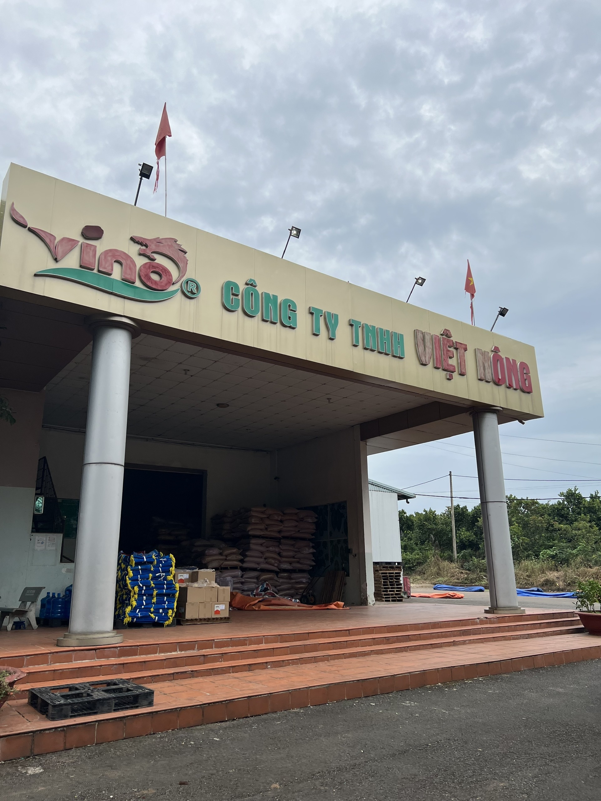 Máy hút ẩm công nghiệp xử lý ẩm cho kho hạt giống
