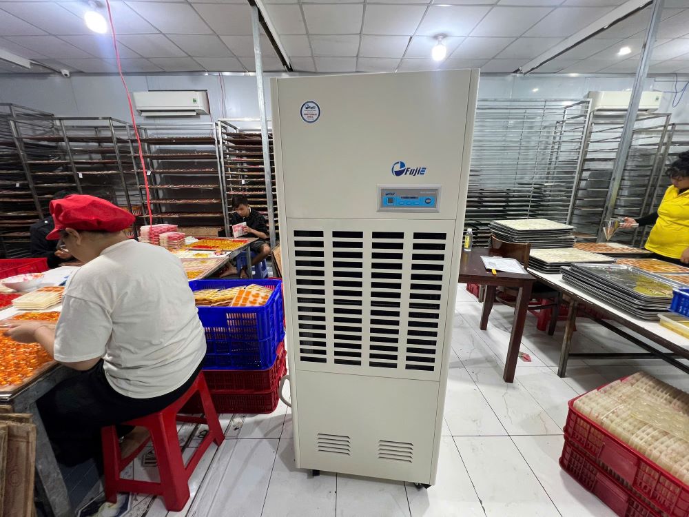 Kiểm soát độ ẩm tối ưu cho ngành bánh kẹo bằng máy hút ẩm công nghiệp