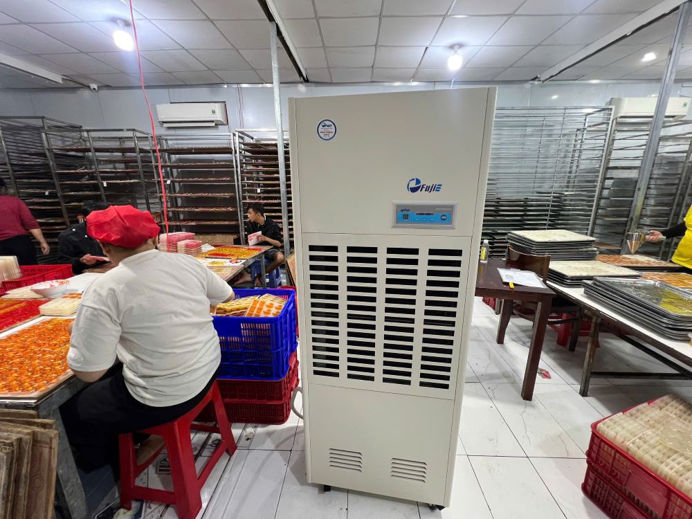 Kiểm soát độ ẩm tối ưu cho ngành bánh kẹo bằng máy hút ẩm công nghiệp