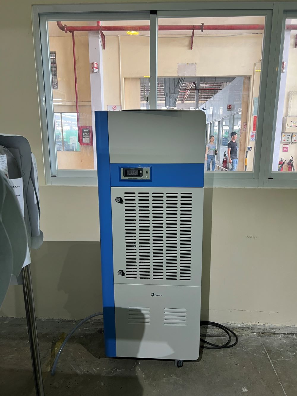 Xử lý ẩm cho kho vải với máy hút ẩm công nghiệp Fujihaia DH168BG