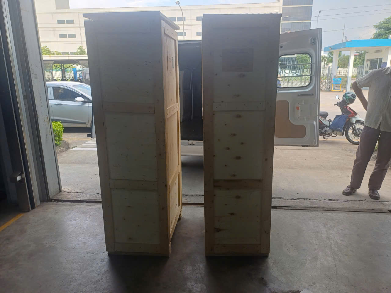 2 máy hút ẩm công nghiệp Fujihaia DH168BG cho 400m2 xưởng sản xuất linh kiện