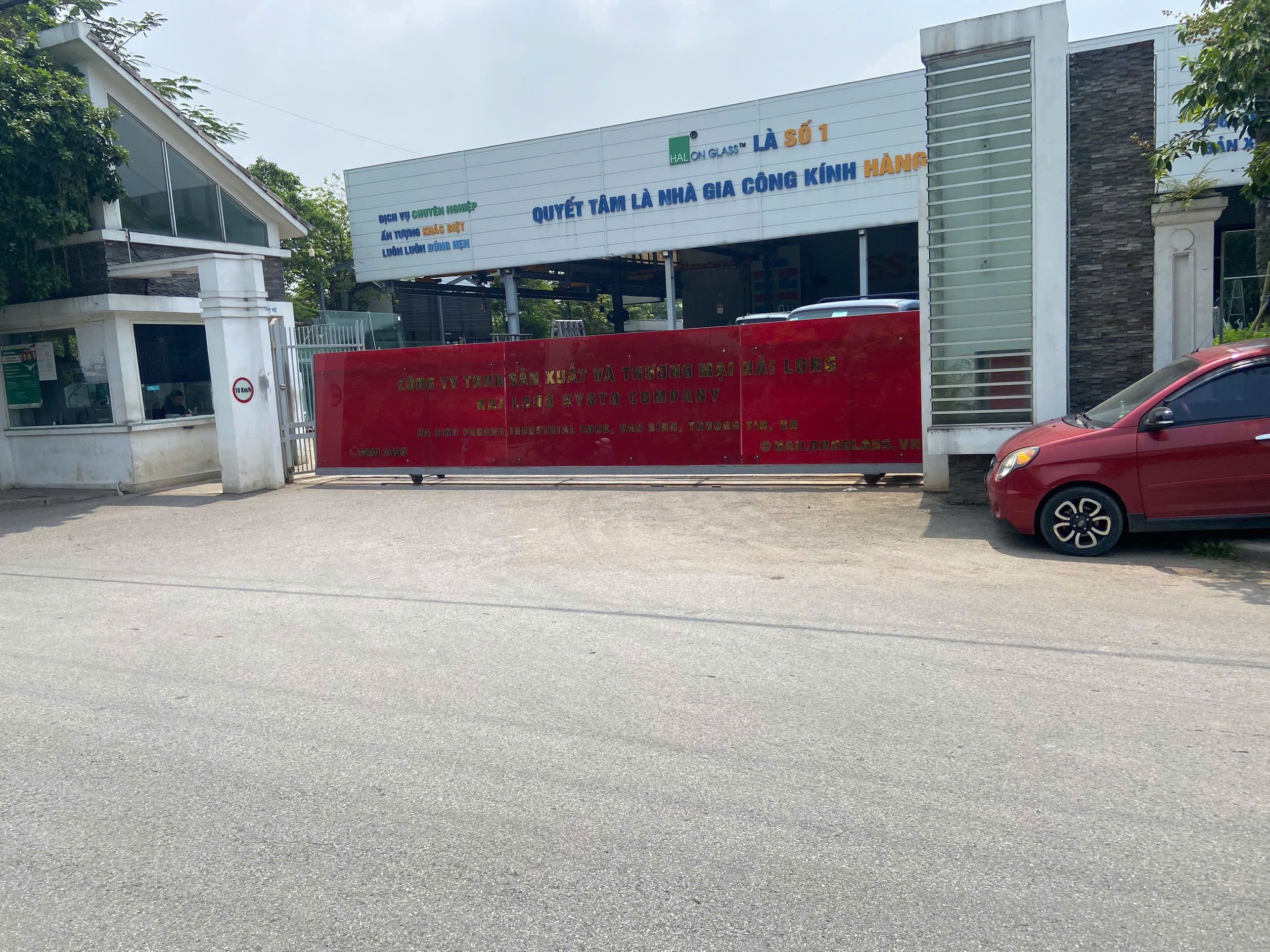 Xử lý ẩm bằng máy hút ẩm công nghiệp cho công ty sản xuất kính