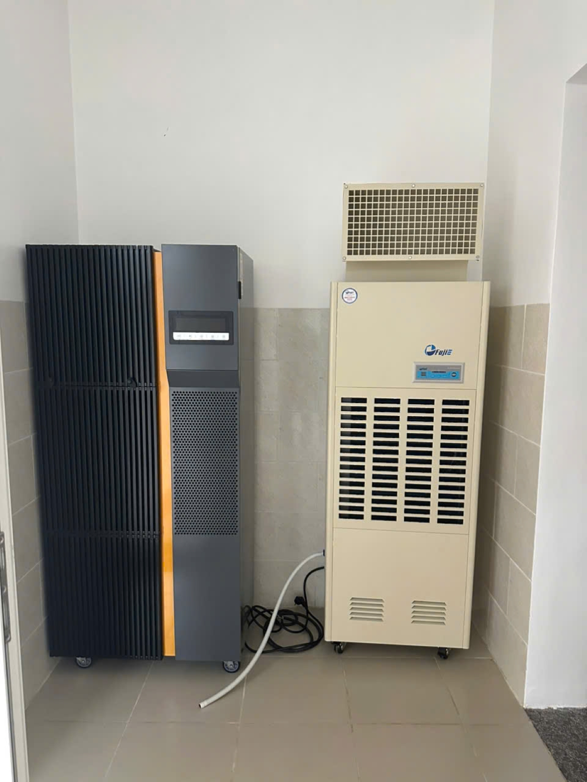Máy hút ẩm công nghiệp FujiE HM-1800DS