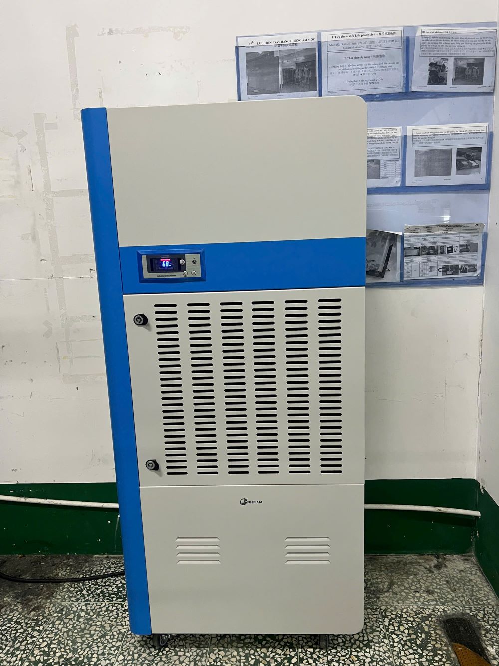 Bổ sung máy hút ẩm công nghiệp gia tăng xử lý ẩm cho nhà máy giày dép