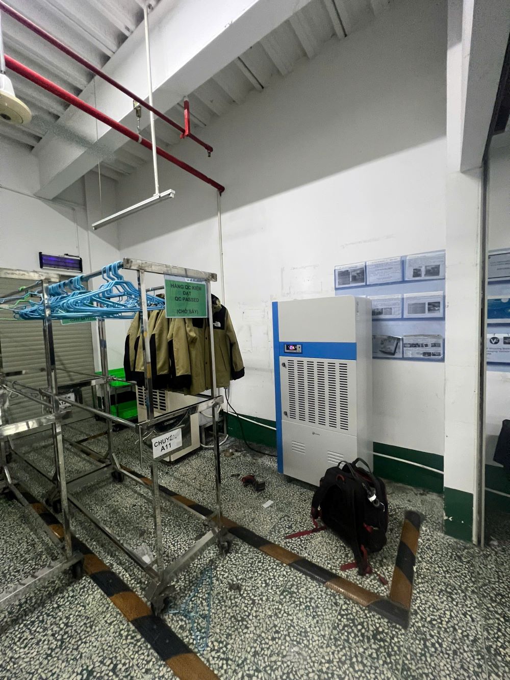 Bổ sung máy hút ẩm công nghiệp gia tăng xử lý ẩm cho nhà máy giày dép