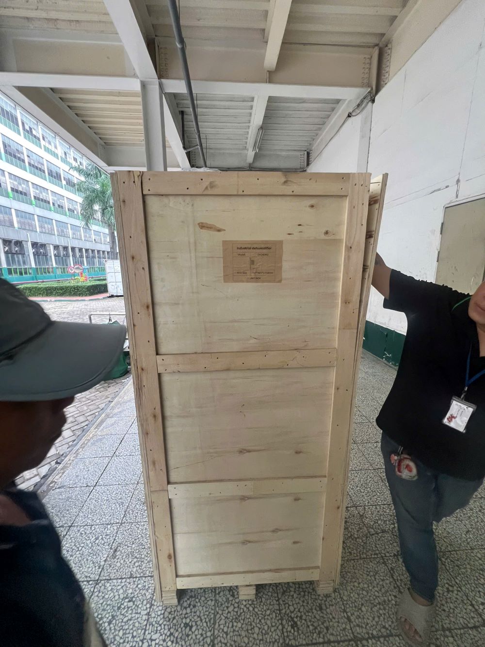 Bổ sung máy hút ẩm công nghiệp gia tăng xử lý ẩm cho nhà máy giày dép