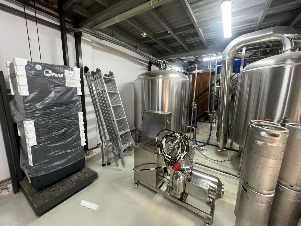 Máy hút ẩm công nghiệp FujiE HM-180N cho xưởng sản xuất bia thủ công