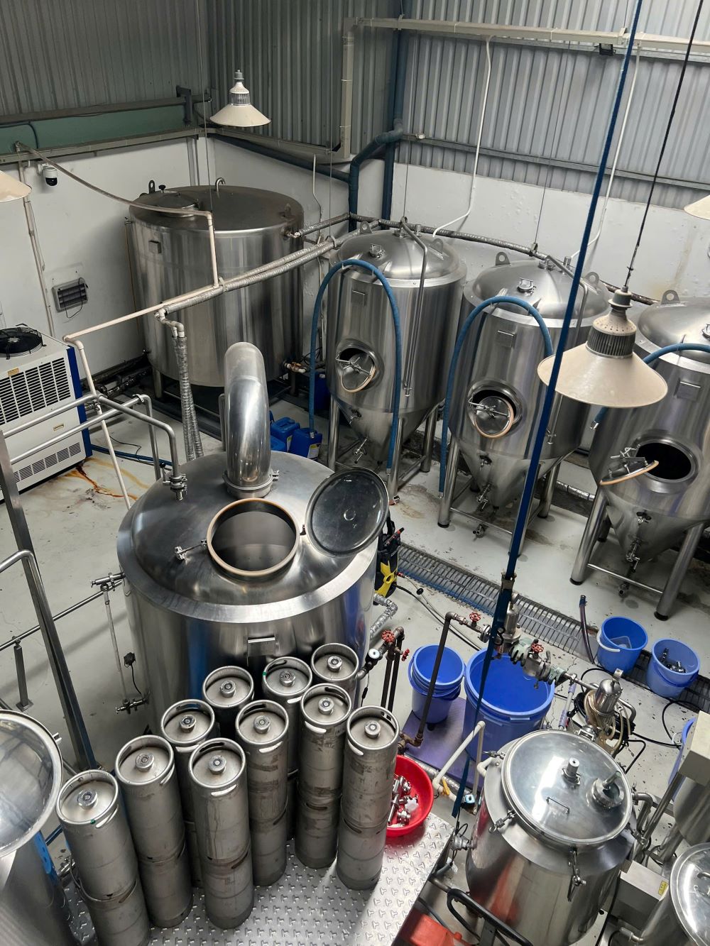 Máy hút ẩm công nghiệp FujiE HM-180N cho xưởng sản xuất bia thủ công