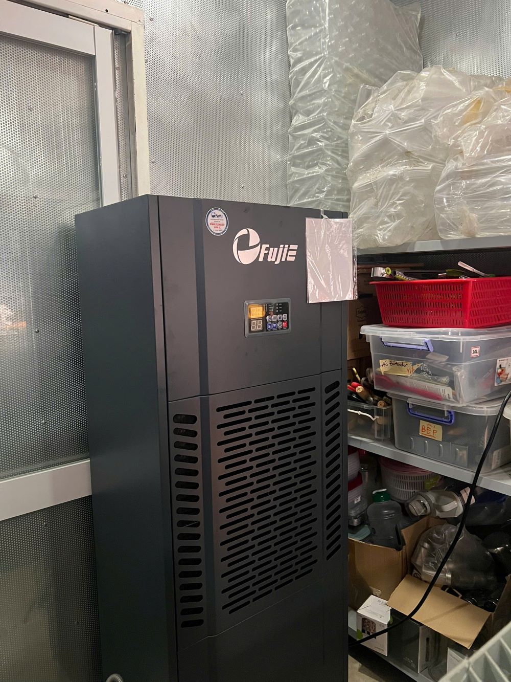 Máy hút ẩm công nghiệp FujiE HM-180N cho xưởng sản xuất bia thủ công