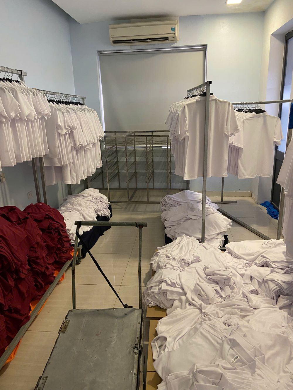 máy hút ẩm công nghiệp FujiE HM-6480EB cho kho sấy hàng may mặc 30m²